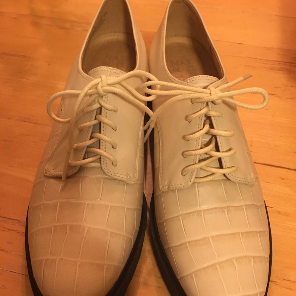 Brand new naturalizer wedge Oxfords- ivory - size 9.5. Faux “Alligator skin”